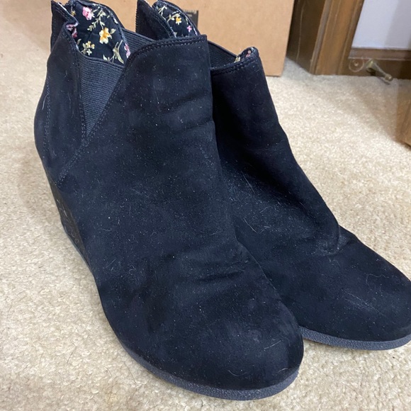 Black Wedge Boots - Picture 2 of 3